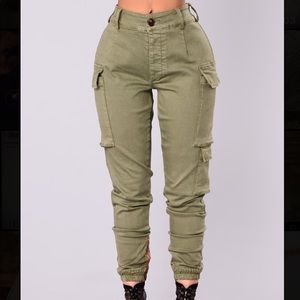 BRAND NEW: Olive Cargo Pants